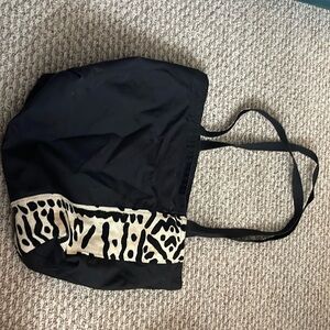 Tote pink inside no damage one large
Pocket no zippers or closures